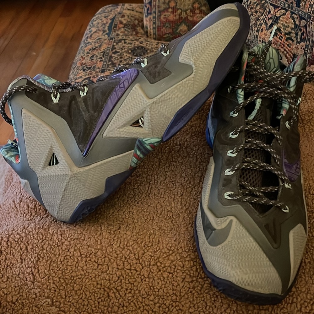 Lebron 11 Basketball Shoes - Picture 2 of 9